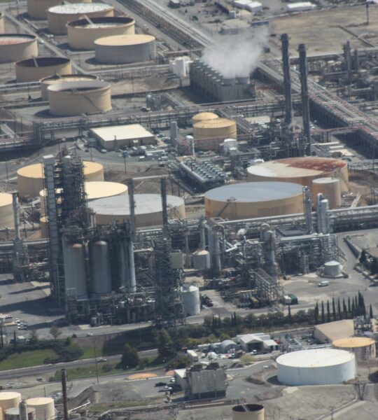 refinery-109023_1920